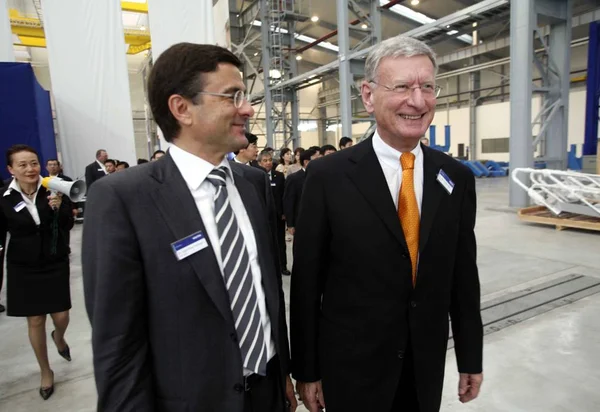 Hermut Kormann Derecha Presidente Ceo Voith Hans Peter Sollinger Presidente — Foto de Stock