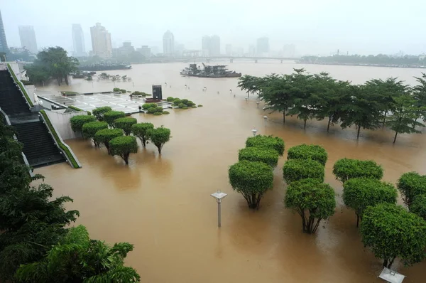 Набережная Реки Юнцзян Затоплена Наводнением После Сильного Дождя Городе Наньнин — стоковое фото