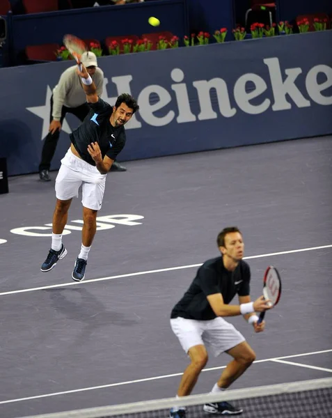 Daniel Nestor Canadá Nenad Zimonjic Sérvia Competem Contra Jonas Bjorkman — Fotografia de Stock