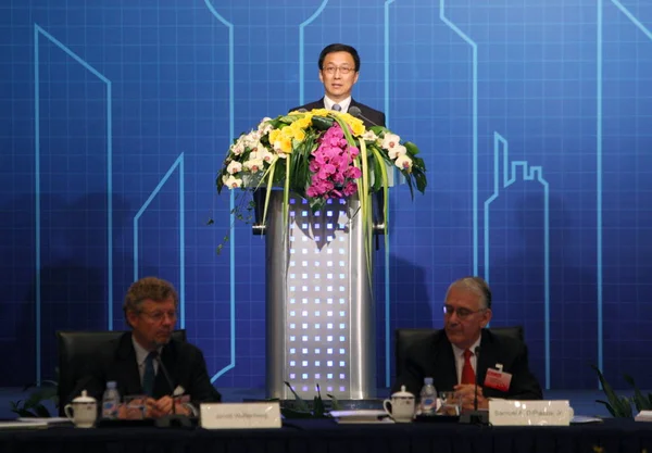 上海市市长韩正在 国际商业领袖 会议上致辞 前左为投资者Ab董事长 小塞缪尔 迪皮亚扎 出席国际商业领袖会议 — 图库照片