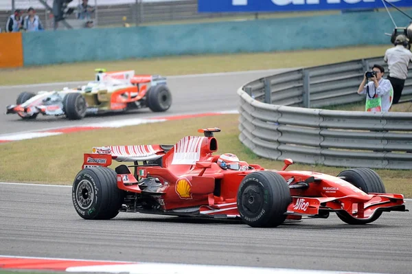 Fiński Kierowca Kimi Raikkonen Ferrari Team Przodu Konkuruje Podczas Formuły — Zdjęcie stockowe