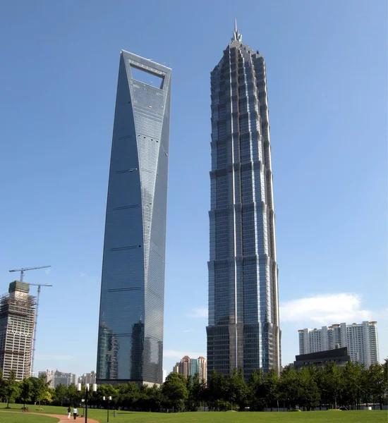 Tekintettel Shanghai World Financial Center Balra Jinmao Torony Lujiazui Pénzügyi — Stock Fotó