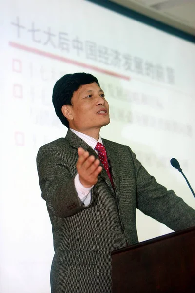 統計局 Nbs 局長謝Fuzhan氏は 2007年11月22日に北京の清華大学で行われた発表会で講演した — ストック写真