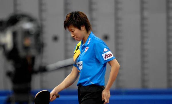 中国の Lin Decemer 2007の Ittf Protour 決勝で終わる年に失望している 中国の華ヤンは リンに対して 試合に勝った — ストック写真