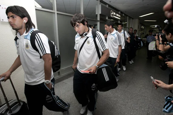 Members Argentina Olympic Soccer Team Arrive Shanghai Hongqiao Airport Shanghai — Stock Photo, Image
