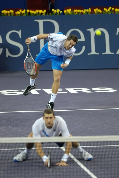 Jonas Bjorkman Aus Schweden Hintergrund Und Max Mirnyi Vordergrund Aus — Stockfoto