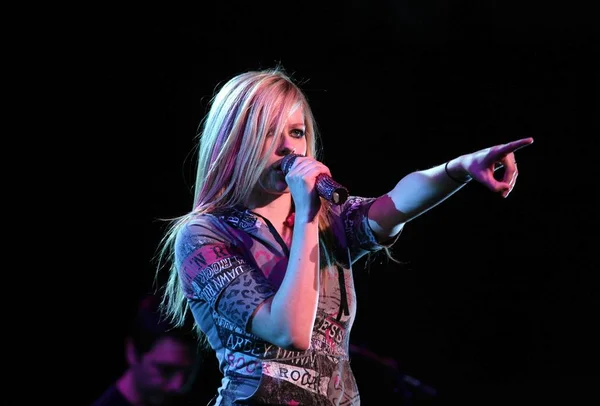 Kanadyjska Piosenkarka Avril Lavigne Wykonuje Solowy Koncert Jej Tour Best — Zdjęcie stockowe