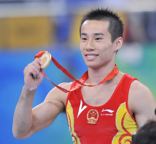 Chinas Xiao Qin Viser Sin Gullmedalje Etter Vunnet Pommel Horse – stockfoto