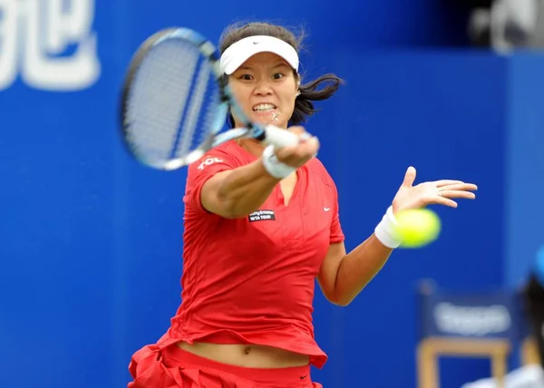 Chinas Ανταγωνίζεται Φραντσέσκα Σκιαβόνε Της Ιταλίας Έναν Αγώνα Τένις Γυναικών — Φωτογραφία Αρχείου