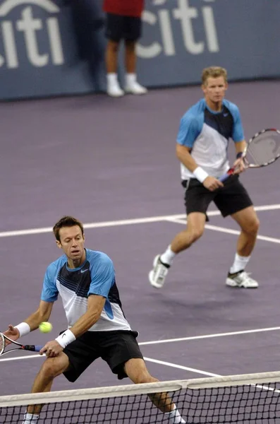 Daniel Nestor Kanady Popředí Mark Knowles Bahamy Pozadí Soutěžit Proti — Stock fotografie