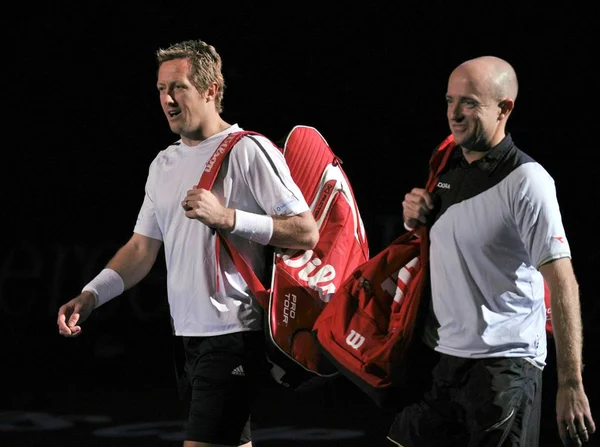 Jonas Bjorkman Της Σουηδίας Αριστερά Και Kevin Ullyett Της Ζιμπάμπουε — Φωτογραφία Αρχείου