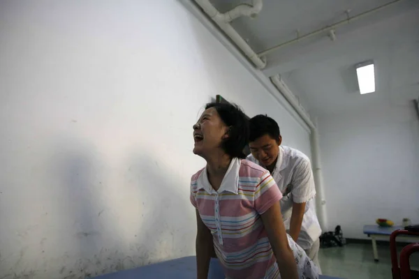 Year Old Chinese Girl Quake Hit Beichuan School Who Lost — Stock Photo, Image