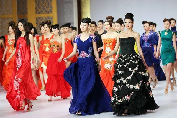 Парад Моделей Время Показа Мод Китайского Дома Моды Tiger Время — стоковое фото
