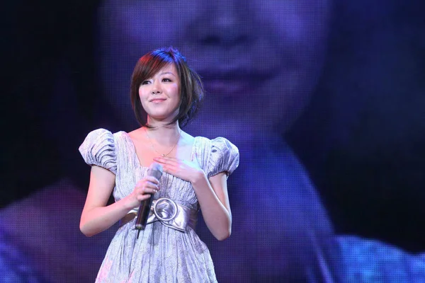Chińska Piosenkarka Youqi Wykonuje Podczas Imprezy Pekinie Stycznia 2007 — Zdjęcie stockowe