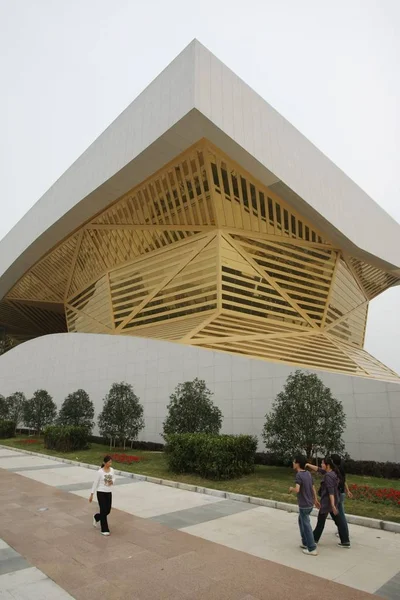 Los Lugareños Pasan Por Museo Wuxi Ciudad Wuxi Provincia Chinas —  Fotos de Stock