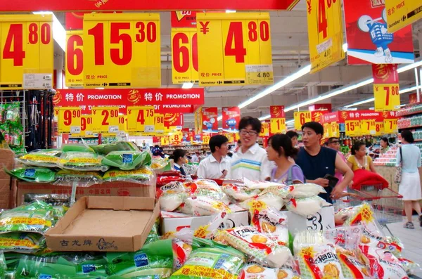 Kunder Som Handlar Stormarknad Peking Augusti 2008 — Stockfoto