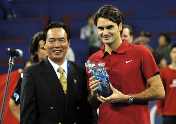 Roger Federer Aus Der Schweiz Rechts Posiert Mit Cai Zhenhua — Stockfoto