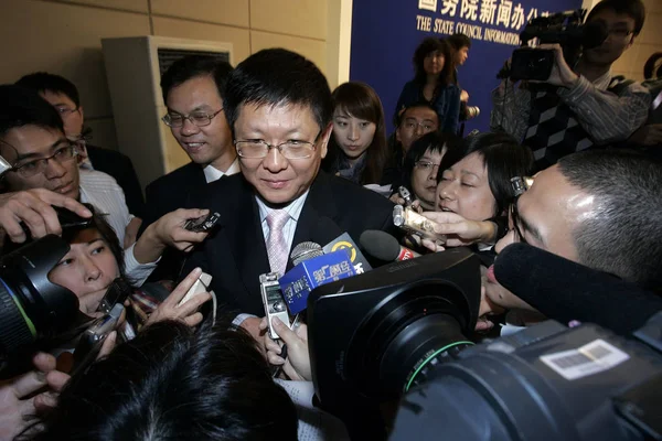 Xiaochao China National Bureau Statistics Talesman Omgiven Journalister Presskonferensen Briefing — Stockfoto