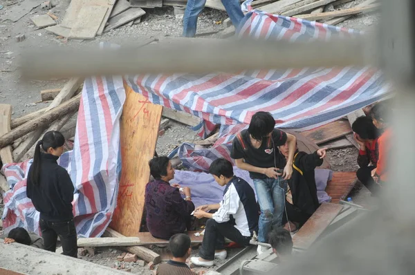 Familiares Los Trabajadores Muertos Sitio Construcción Donde Ascensor Cayó Suelo —  Fotos de Stock