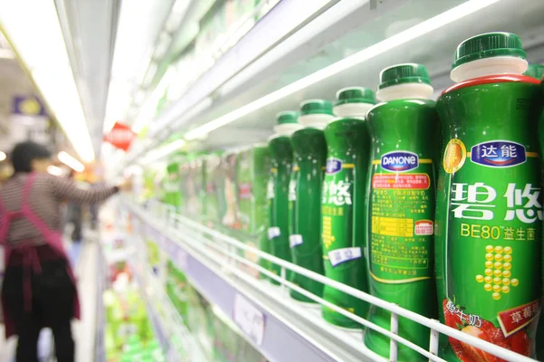 Botellas Yogur Danone Ven Venta Supermercado Shanghai Junio 2007 — Foto de Stock