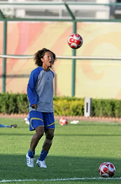 Ein Mitglied Des Japanischen Olympischen Frauenfußballteams Während Einer Trainingseinheit Der — Stockfoto