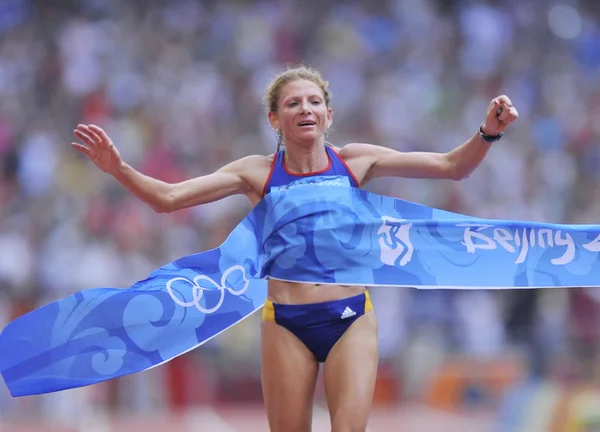 Constantina Tomescu Romania Crosses Finish Line Win Womens Marathon Beijing — Stock Photo, Image