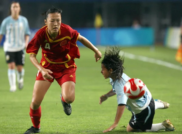Chinas Zhang Ying Gauche Traverse Argentinas Fabiana Vallejos Lors Match — Photo