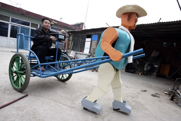 Granjero Chino Yulu Años Conduce Rickshaw Tirado Por Uno Sus —  Fotos de Stock