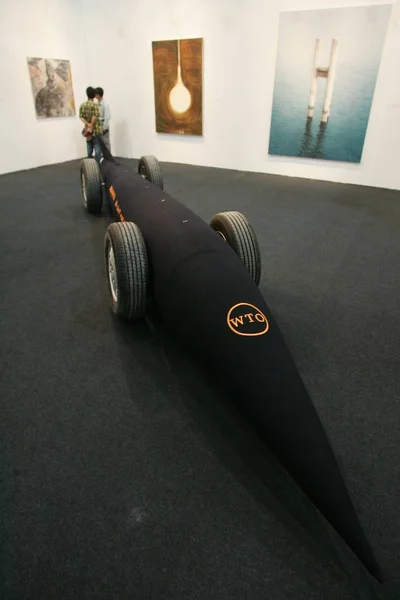 Widok Samochód Wyścigowy Kształcie Grafiki Wyświetlaczu Podczas Shanghai Art Fair — Zdjęcie stockowe