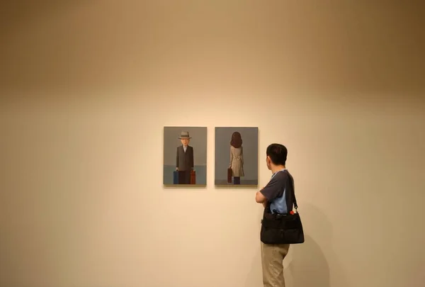 Visitor Looks Two Paintings Shanghai Biennale 2008 Shanghai Art Museum — Stock Photo, Image