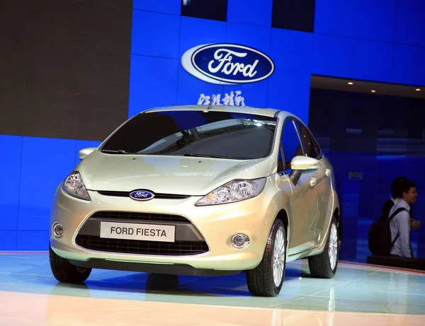 Ένα Νέο Ford Fiesta Εμφανίζεται Στην Διεθνή Έκθεση Αυτοκινήτων Της — Φωτογραφία Αρχείου