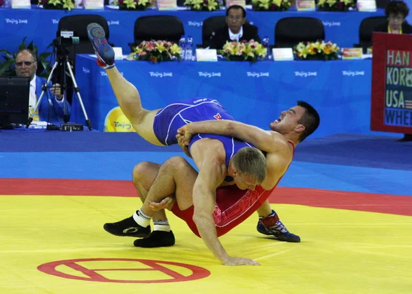 Usas Adam Wheeler Top Wrestles South Koreas Han Tae Young — Stock Photo, Image