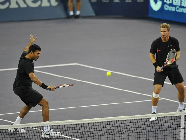 Mahesh Bhupathi India Mark Knowles Bahamas Compiten Contra Pablo Cuevas — Foto de Stock