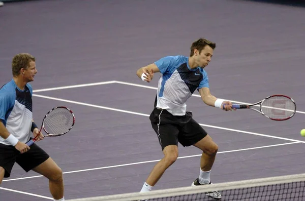 Daniel Nestor Canadá Direita Mark Knowles Das Bahamas Esquerda Competem — Fotografia de Stock