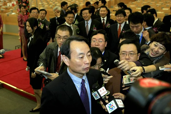 Jiang Jiemin Frente Presidente Petrochina Company Limited Responde Perguntas Jornalistas — Fotografia de Stock