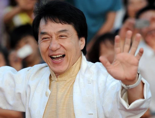 Gwiazda Hollywood Kungfu Jackie Chan Pozdrawia Widzów Czerwonym Dywanie Przed — Zdjęcie stockowe