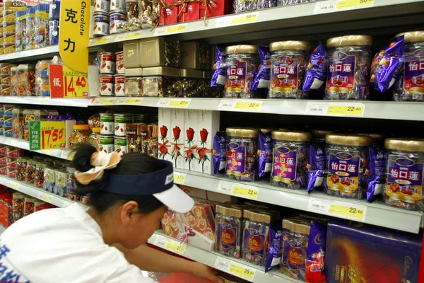Zakken Van Cadbury Chocolade Worden Gezien Koop Bij Een Supermarkt — Stockfoto
