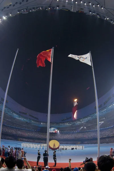 Tentara Tiongkok Mengibarkan Bendera Nasional Tiongkok Pada Upacara Penutupan Olimpiade — Stok Foto