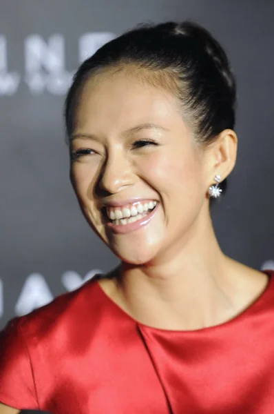北京では メイベリンのプロモーション イベント中に中国の女優チャン ツィイー ポーズ 2008 — ストック写真