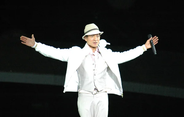 Χονγκ Κονγκ Ηθοποιός Andy Lau Εκτελεί Κατά Διάρκεια Του Σόλο — Φωτογραφία Αρχείου