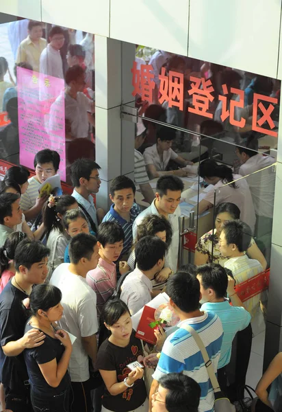 Massen Von Brautpaaren Auf Einem Standesamt Nanjing Provinz Jiangsu Ostchina — Stockfoto