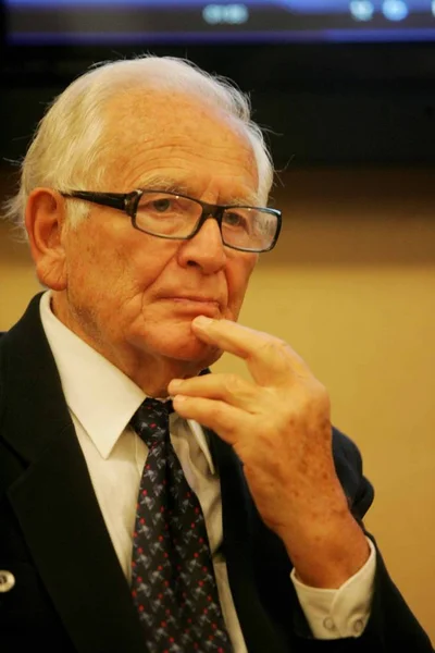 Reconocido Diseñador Moda Pierre Cardin Durante Una Conferencia Prensa Para — Foto de Stock