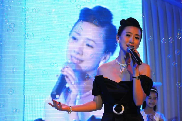 Hong Kong Actress Ewong Yung Performs Charity Event Beijing September — стокове фото