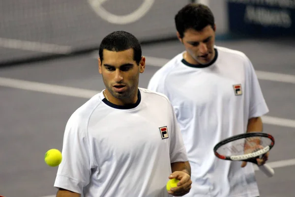 イスラエルのアンディ ラムとジョナサン エルリック 対抗チェコ語 インドのリアンダー パエスのマーティン Damm 上海のテニスのマスターズ カップ上海 2007 — ストック写真