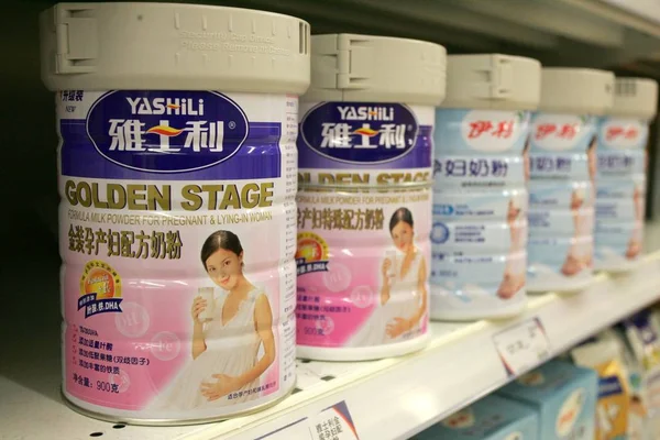 Dosen Mit Yashili Milchpulver Goldenen Stadium Werden Einem Supermarkt Shanghai — Stockfoto