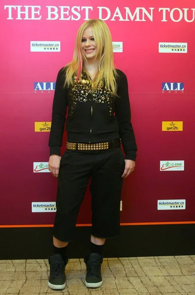 Καναδικός Τραγουδιστής Avril Lavigne Θέτει Κατά Διάρκεια Της Συνέντευξη Τύπου — Φωτογραφία Αρχείου