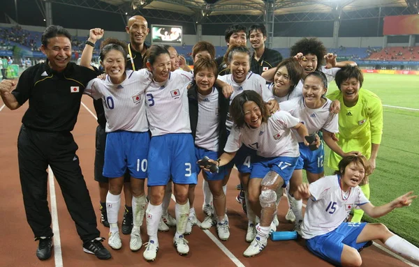 Miembros Japón Celebran Después Ganar Partido Cuartos Final Los Juegos —  Fotos de Stock