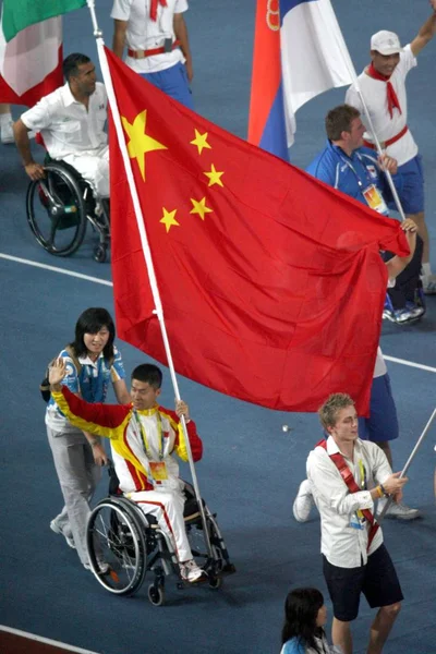 Flaggbærere Fra Kina Andre Land Regioner Paraderer Avslutningsseremonien Paralympiske Leker – stockfoto