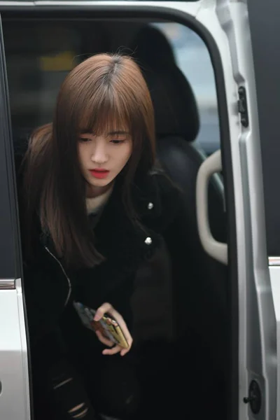 Chinese Actress Singer Jingyi Arrives Airport Shanghai China February 2019 — Stock Photo, Image