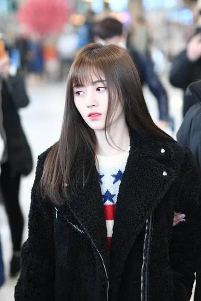 Chinese Actrice Zangeres Jingyi Aankomt Een Luchthaven Shanghai China Februari — Stockfoto